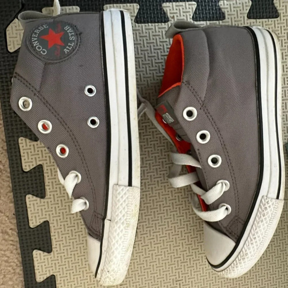 Converse All Store Mid Kids shoe. Gray with orange. - Picture 1 of 3